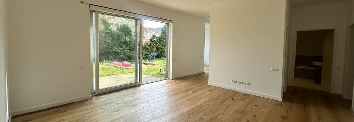 Helle 3-Zimmer-Gartenwohnung | 100 m² | Südgarten | frisch saniert | provisionsfrei – Wohnzimmer