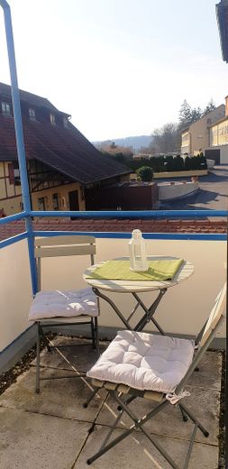 Wolne od października 2026. Wysokiej jakości, w pełni umeblowane mieszkanie z pięknym balkonem – gemütlicher Balkon