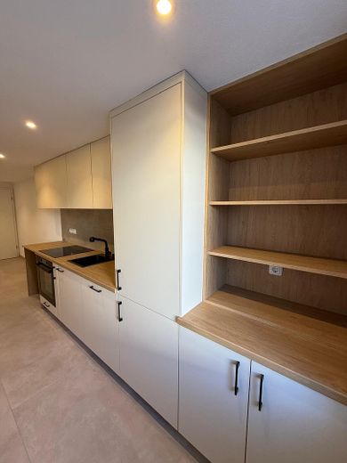 First occupancy after complete renovation | 2-room ground-floor apartment with fitted kitchen – Einbauküche