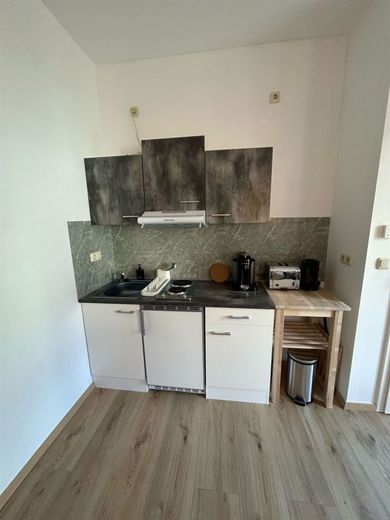 Drugi najem po remoncie.! Kompaktowe loft 1-pokojowe w oficynie z prysznicem i laminatem w centralnej lokalizacji! Kuchnia w zabudowie możliwa. – Musterfotos möblierte Nachbarwohnung