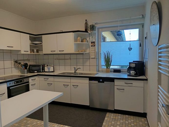 3-Zimmer-Wohnung mit Balkon, Carport & zusätzlichem Hobbyraum (mit eigenem Eingang) – Küche