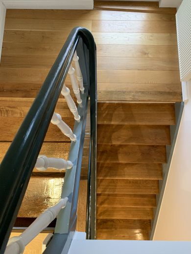 Moritzberg: 4,5-Zimmer-Maisonette-Wohnung mit Balkon und Garten – Treppenhaus