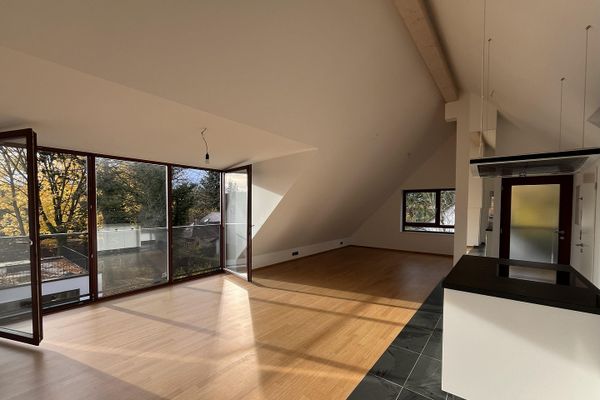 3 Zimmer lichtdurchflutete DG-Wohnung Inmitten von München-Waldtrudering