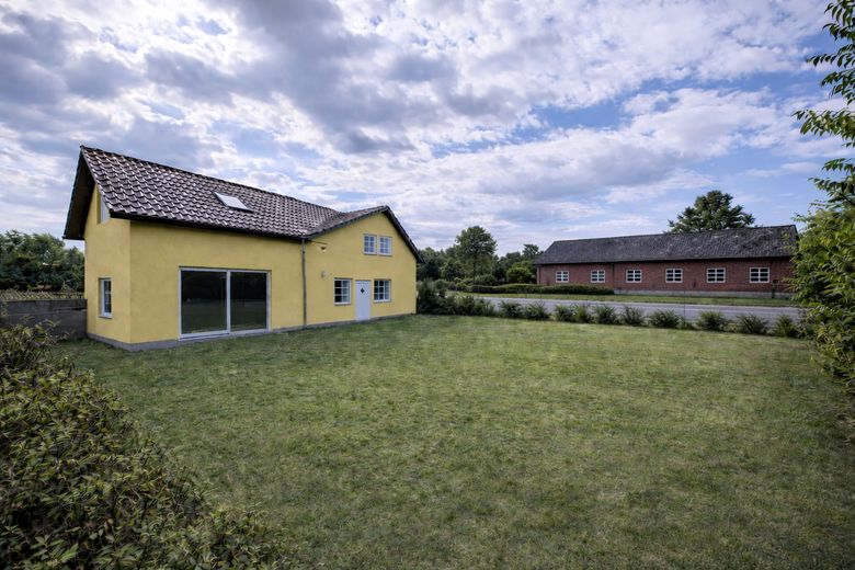 12 Zimmer | 164 m² | Doppelhaushälfte mit Entwicklungspotenzial nahe der Müritz- provisionsfrei – ohne Anbau Saniert (Fiktion)