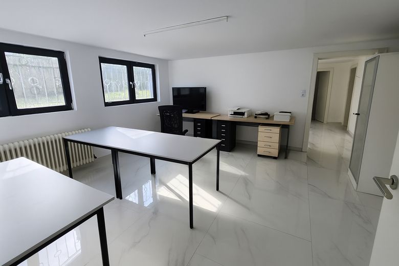 Großes Einfamilienhaus mit Einliegerbereich – ideal für Wohnen, Praxis oder Homeoffice – Flexibler Raum Büro/Hobby