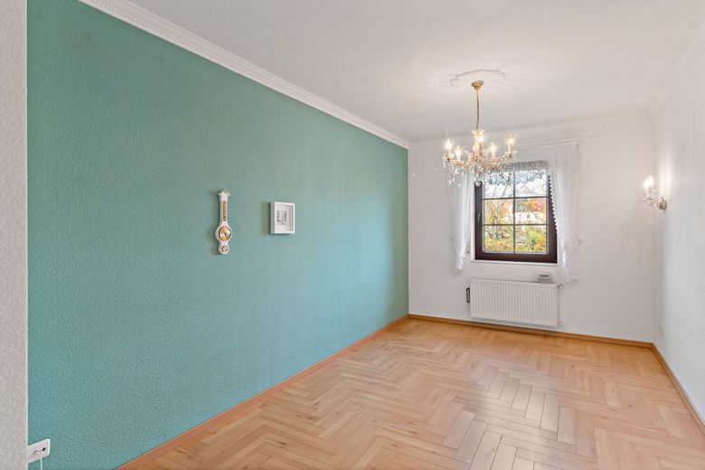 Großzügigkeit neu definiert: EFH, Pool &amp; 2.790 m² Grundstück in Dölau – Schlafzimmer EG