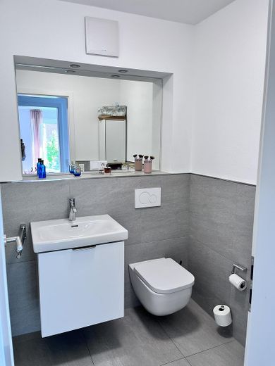 Gäste- WC mit Waschtisch