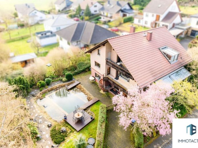 Großzügiges Wohnhaus mit Garten, Schwimmteich & Sauna - Viel Platz auf separaten Ebenen – Foto 1