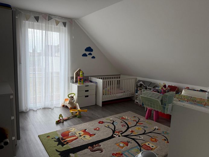 reserviert - Freistehendes Einfamilienhaus in Bestlage von Hbg-Kayh – Feldrandlage, A+, Wärmepumpe – Weiteres helles Zimmer