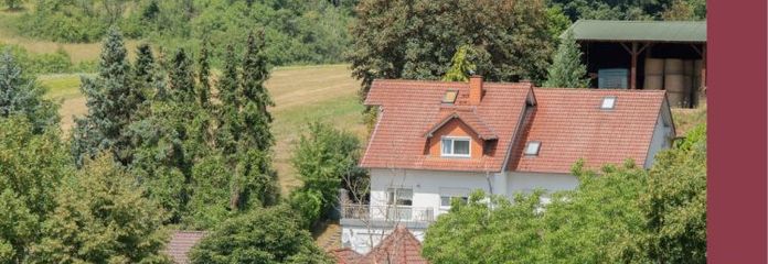 Ruhig am Feldrand wohnen: Haus-im-Haus mit Terrasse, Garten, Aussichtssbalkon, Carport & EBK