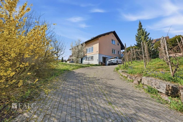 Großes Grundstück !! Viel Wohnfläche !! Kleiner Preis !! – Zufahrt