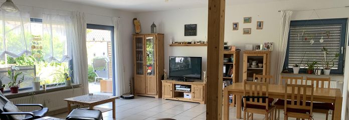 Mieszkanie z dużą ilością przestrzeni w domu i ogrodzie – Wohn- und Esszimmer