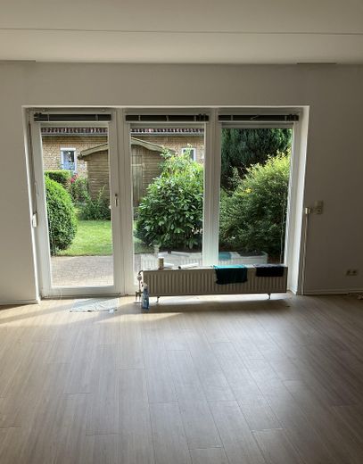 Gepflegtes Reihenhaus in ruhiger Lage zu vermieten – Wohnzimmer