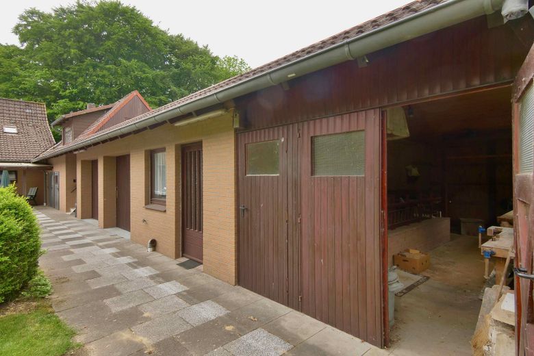 Gepflegtes Einfamilienhaus mit Nebengebäuden & großem Grundstück – Schuppen/Werkstatt