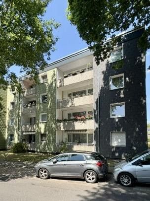 Quiet, green & close to the city center 3-room 74 sqm apartment with SW loggia at Grafenberger Wald – Außenansicht 1, Straße
