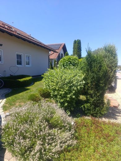 Zweifamilienhaus mit 302 m² Wohnfläche in Wildenberg – Hausansicht