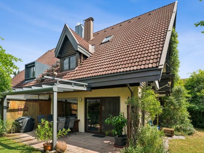 Großzügige Doppelhaushälfte mit Garten und Bergblick – Kapitalanlage mit 2 Jahre Rückvermietung – Foto 1