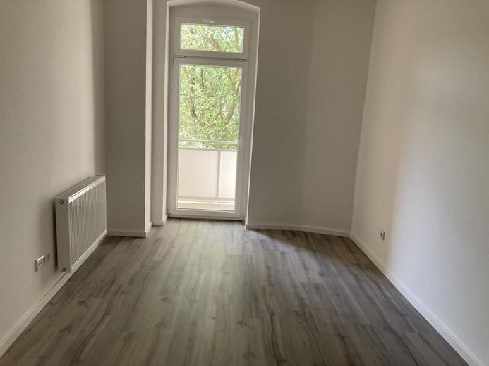 Zweitbezug nach Sanierung! Großzügige 3-Zimmerwohnung mit Laminat, Balkon, Wanne und Einbauküche! – IMG_1303