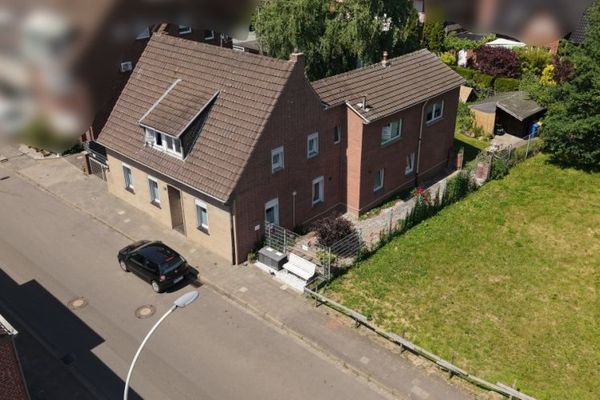 Elastyczna posiadłość rodzinna – mieszkanie, praca i pokolenia pod jednym dachem