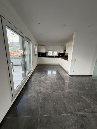 Moderne 4-Zimmer-Neubauwohnung mit Einbauküche, Balkon und Stellplatz in Rodenbach – Foto 1