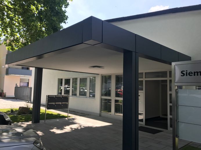 3 Einzelbüros (30m²,30m²,40m²) in Bürocenter, Toplage - direkt vom Eigentümer – Eingang
