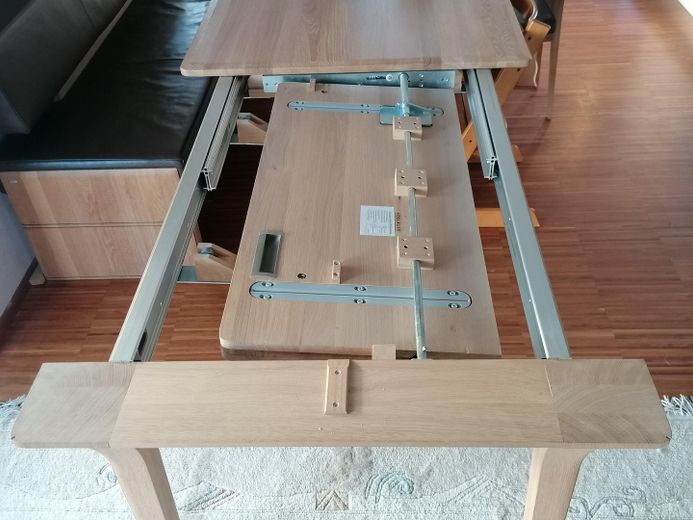 Ausziehbarer Tisch