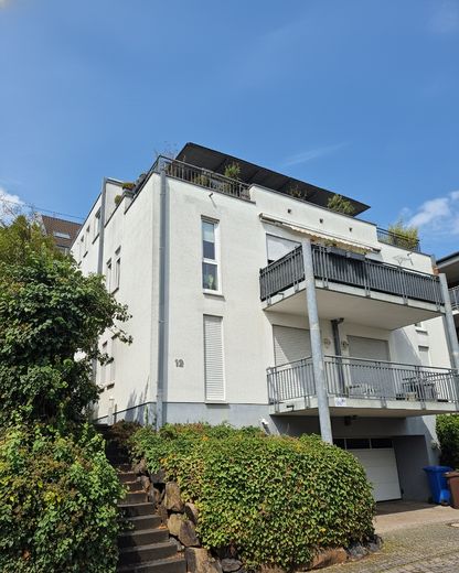 Balkon- und Garagenansicht