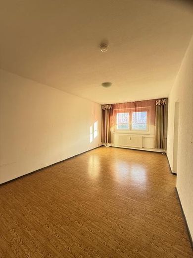 3 Zimmer Wohnung an Selbstnutzer Provisionsfrei – Wohnzimmer ohne Möbel