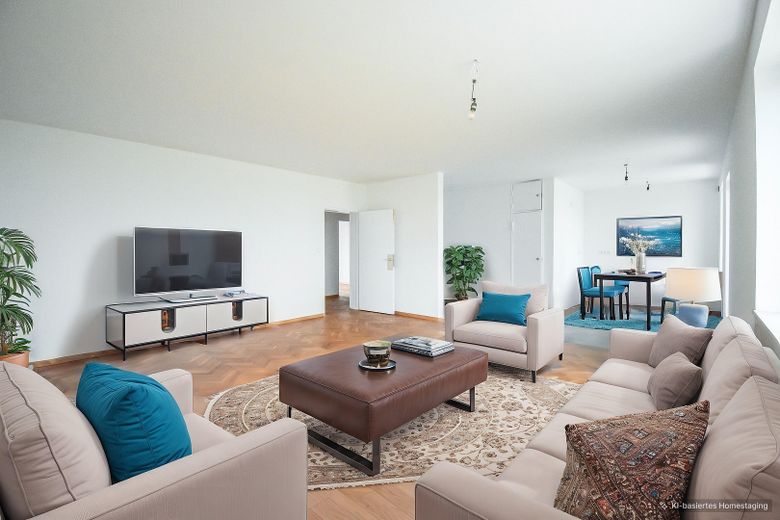 Spacieux appartement rénové de 3 pièces avec balcon et installation solaire sur le balcon à Kitzingen – Wohnzimmer_KI