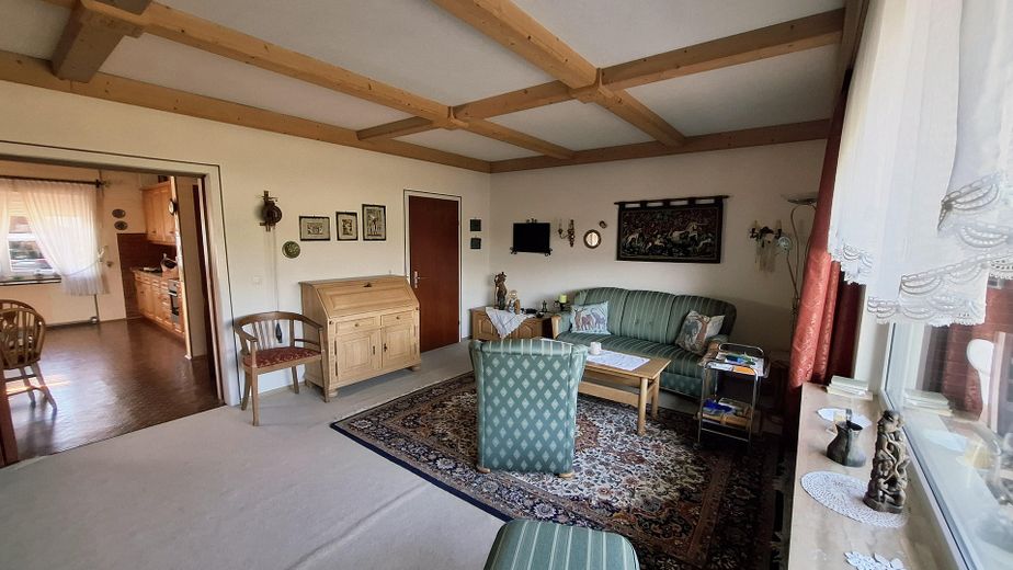 Gepflegtes Haus mit Traumgarten sucht neue Bewohner – Wohnzimmer EG