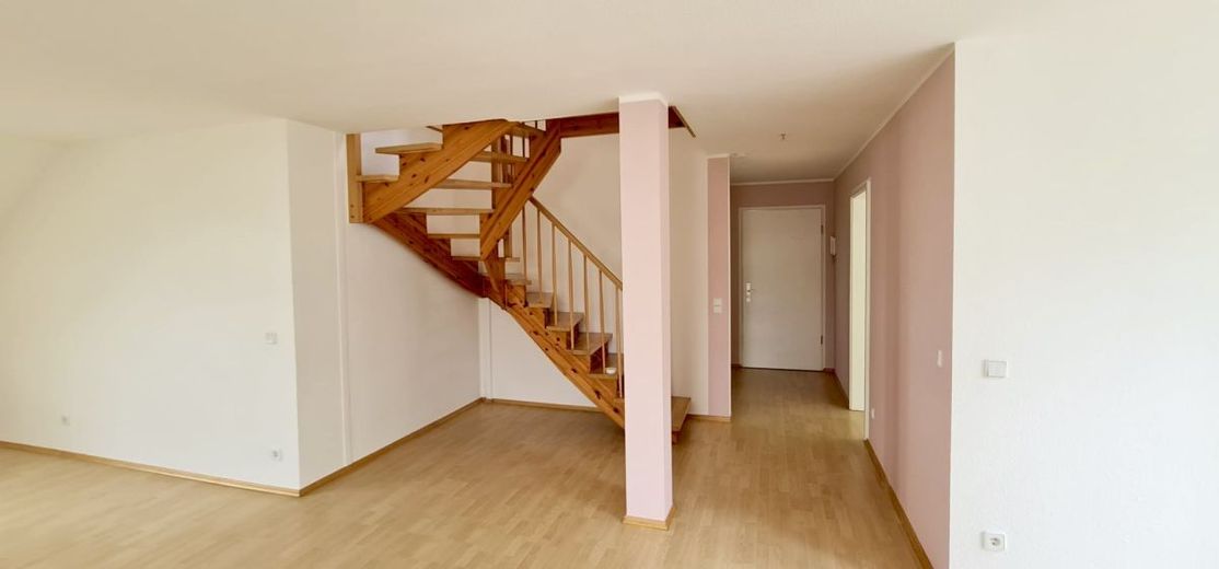 Investieren mit Weitblick: Vollvermietetes Wohn- und Geschäftshaus in Bestlage von Berlin-Biesdorf – Wohnzimmer