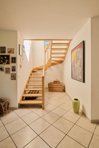 Großzügiges Einfamilienhaus auf traumhaft schönem Grundstück – Treppenhaus