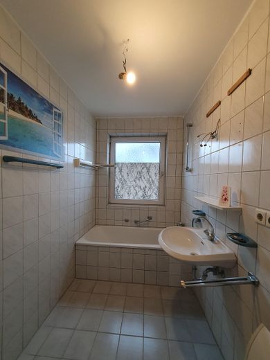 Beautiful 3-room apartment with balcony, KW11 – Bad