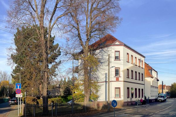 Senza provvigione - casa plurifamiliare modernizzata con appartamenti di 5 locali e terreno edificabile extra