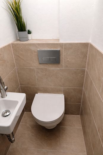 3 kişilik paylaşımlı dairede mobilyalı oda | 01.11.2026 tarihinden itibaren – Separate Toilette