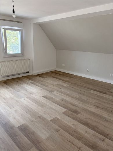 Charmantes Wohnhaus mit Potenzial und großzügigem Raumangebot – Foto 4