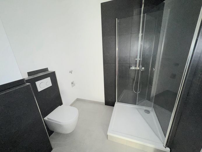 Moderne 2 Zimmer im kernsanierten Altbau – Badezimmer