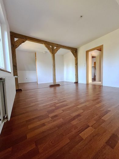 Casa de campo para artesanos y aficionados a los caballos: 2 viviendas, 670 m² de superficie útil – Schlafzimmer inkl. Ankleide