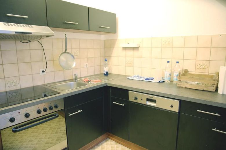 2-Zi.-DG-Wohnung mit Blick auf die Burg – Einbauküche