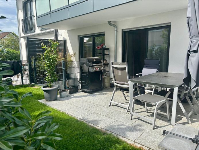 Luxuriöse 2 Zimmer Wohnung mit EBK in Olching – Terrasse