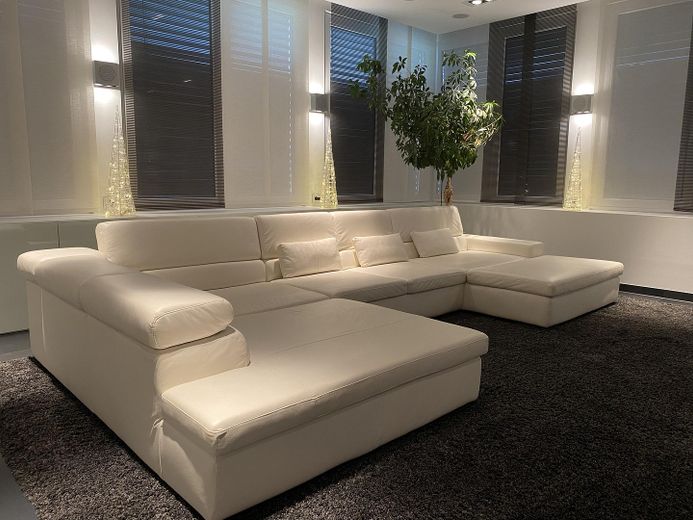 Esclusivo appartamento di 6 locali, 304 mq/KB/Garage/Terrazza/Giardino – Wohnzimmer