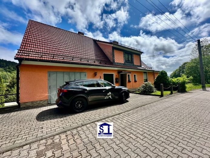 Una casa con spazio per famiglia, vita e momenti condivisi
Abitare in affitto in modo spazioso in una posizione tranquilla di Hohleborn presso Floh-Seligenthal – Foto 1