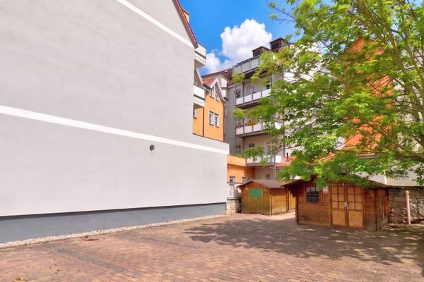 PKW Stellplatz direkt neben dem Hanfsack zu vermieten!