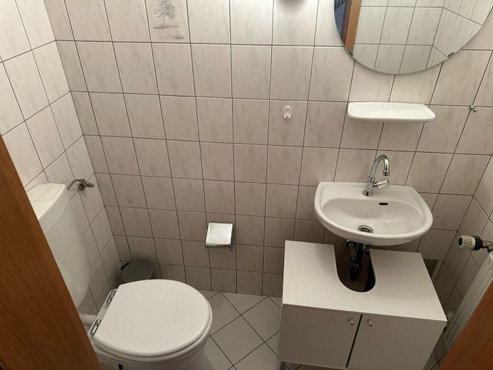 Zuhause mit 3 Zimmern und Balkon in Olpe Zentrum – Gäste WC