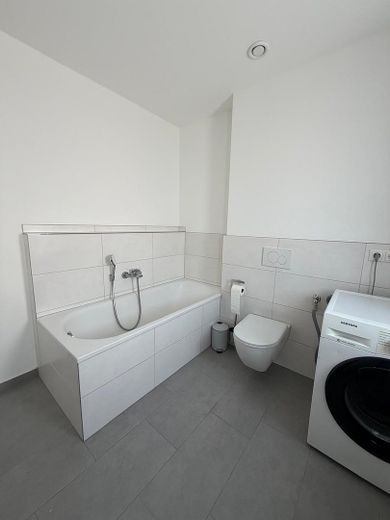 Wunderschöne 3,5-Zimmer-OG-Neubauwohnung in Randlage in Heldenstein – Bad