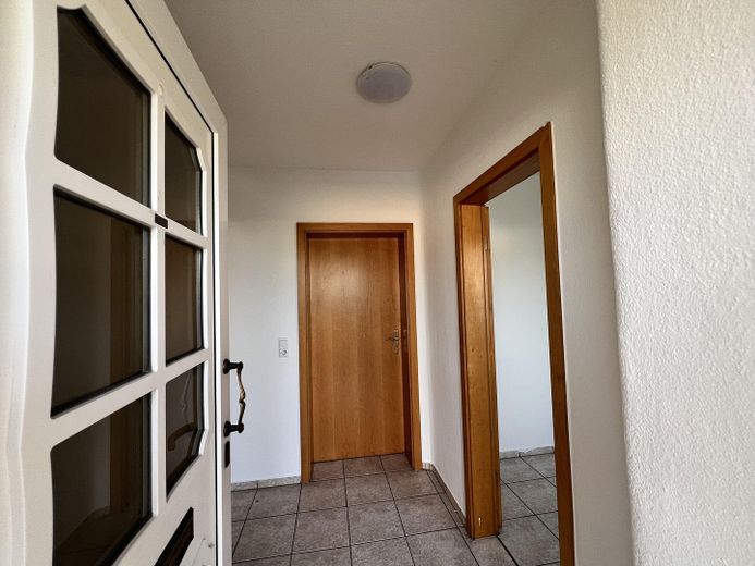 🌿 Renovierte Doppelhaushälfte mit grossem Garten und Garage in Linthe bei Berlin/ Potsdam – Eingang 