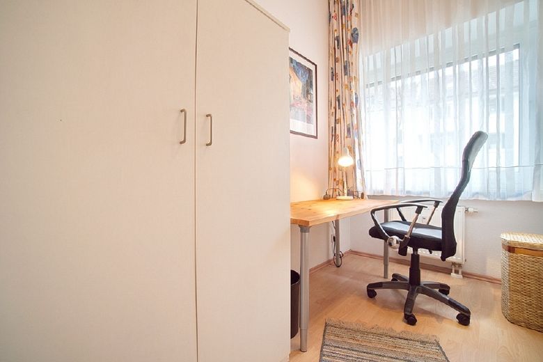 Kompletnie umeblowane mieszkanie z podłogą laminowaną, boczna uliczka w Rüttenscheid – 72d8f70d27c56ffa04c3485989bfced659f9fc45.jpg
