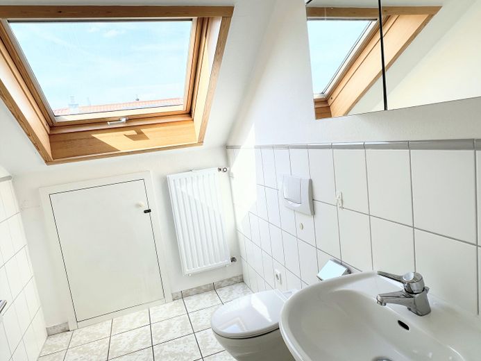 Repräsentatives 2-Familienhaus mit Ausbaupotential in begehrter Wohnlage – DG Gästetoilette