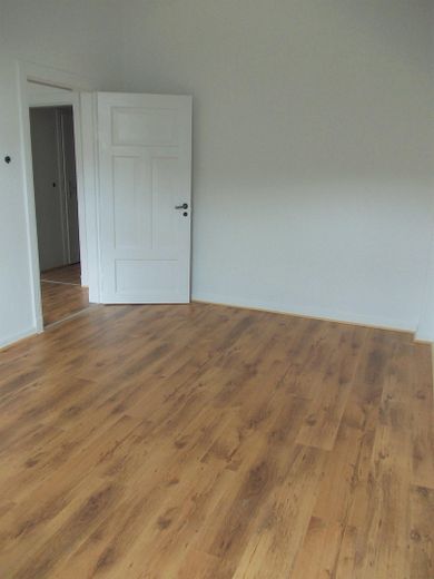 Wohnen mit Geschichte – sanierte 2 Zimmer Altbauwohnung in bester Innenstadtlage – Schlafzimmer