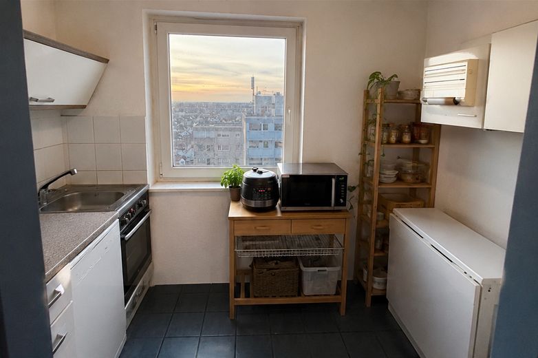 4 Zi-Wohnung mit Balkon und toller Aussicht+++Provisionsfrei +++ – Küche (mit KI angepasst)